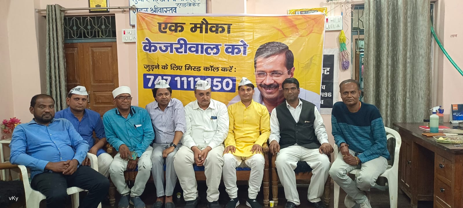 दमोह विधानसभा के अंतर्गत , अग्रवाल धर्मशाला के पास कार्यकर्ता बैठक सम्पन्न हुई